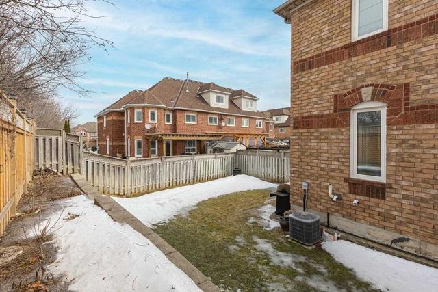 6985 Dunnview Crt, House attached with 4 bedrooms, 3 bathrooms and 5 parking in Mississauga ON | Image 19