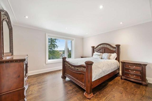 128 Argonne Cres, House detached with 4 bedrooms, 5 bathrooms and 7 parking in Toronto ON | Image 11