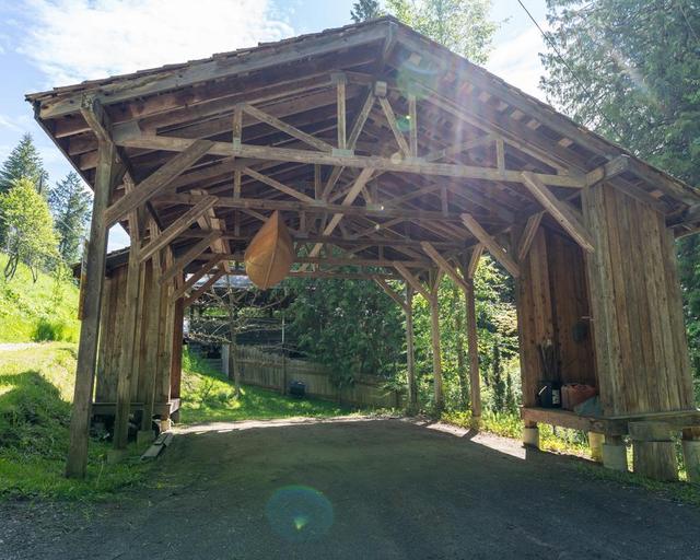 7484 Highway 3a, House detached with 4 bedrooms, 3 bathrooms and null parking in Central Kootenay E BC | Image 28