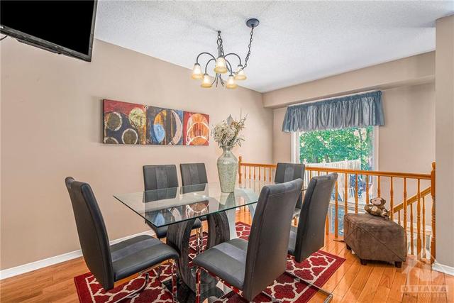 429 Wincanton Drive, Townhouse with 3 bedrooms, 3 bathrooms and 3 parking in Ottawa ON | Image 7