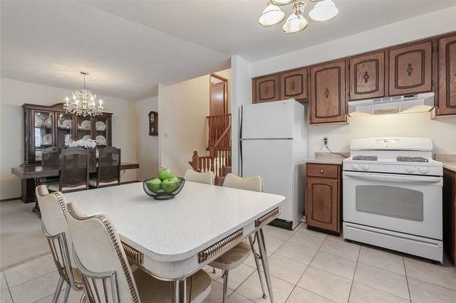 2405 Malcolm Cres, House detached with 3 bedrooms, 2 bathrooms and 3 parking in Burlington ON | Image 9