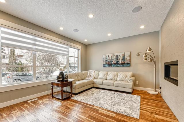 2009 20 Avenue Nw, House detached with 4 bedrooms, 3 bathrooms and 2 parking in Calgary AB | Image 8