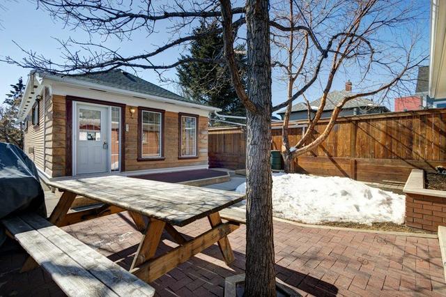 1734 27 Avenue Sw, House detached with 2 bedrooms, 2 bathrooms and 2 parking in Calgary AB | Image 25