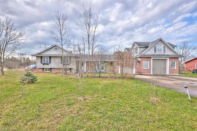 2849 Hiawatha Avenue, House detached with 4 bedrooms, 3 bathrooms and 7 parking in Fort Erie ON | Image 1