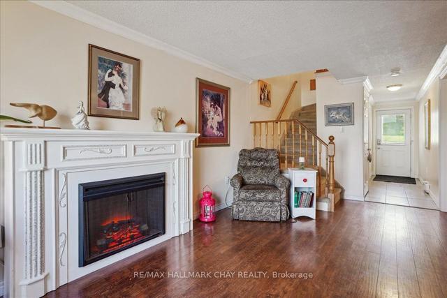 2 Birchshire Dr, Townhouse with 3 bedrooms, 3 bathrooms and 2 parking in Barrie ON | Image 3