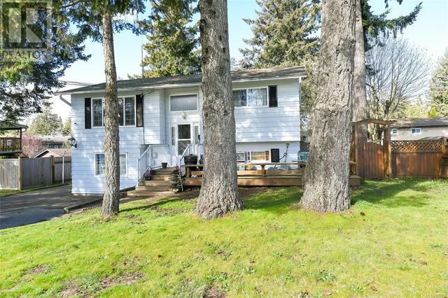331 Denman St, House detached with 3 bedrooms, 2 bathrooms and 6 parking in Comox BC | Image 2