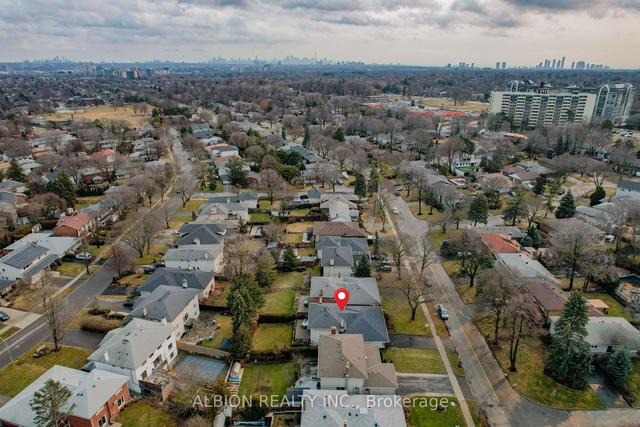 52 Hunting Rdge, House detached with 3 bedrooms, 3 bathrooms and 6 parking in Toronto ON | Image 33
