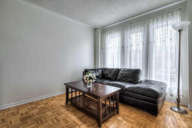 2194 St. Clair Ave W, House semidetached with 3 bedrooms, 4 bathrooms and 2 parking in Toronto ON | Image 27