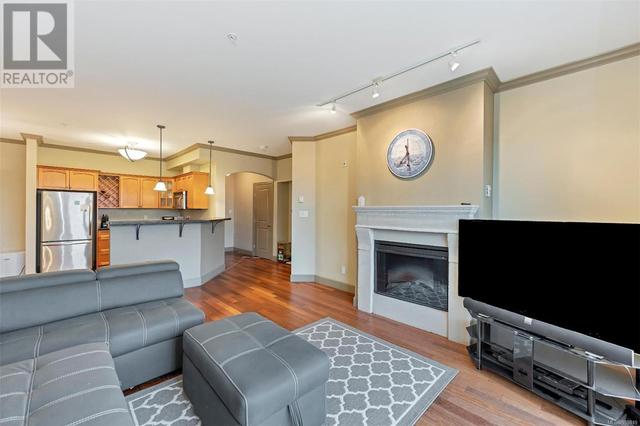 318 - 1620 Mckenzie Ave, Condo with 2 bedrooms, 2 bathrooms and 1 parking in Saanich BC | Image 4