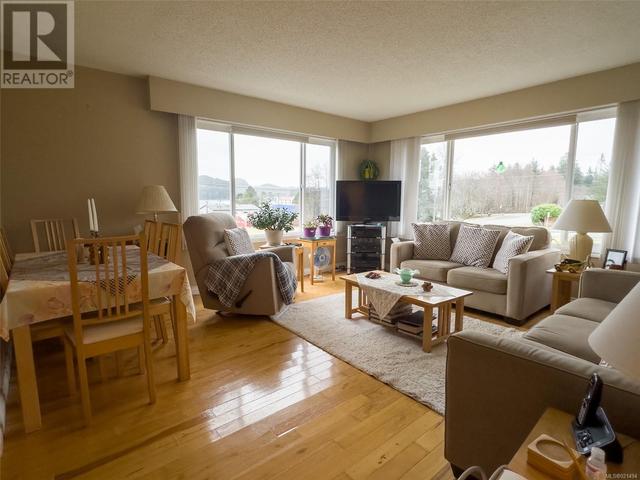 8810 Douglas St, House detached with 4 bedrooms, 2 bathrooms and 2 parking in Port Hardy BC | Card Image