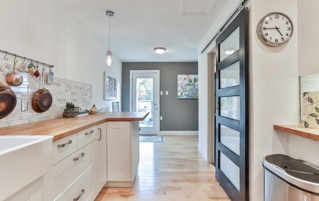 133 Hanson St, House detached with 2 bedrooms, 3 bathrooms and 0 parking in Toronto ON | Image 5