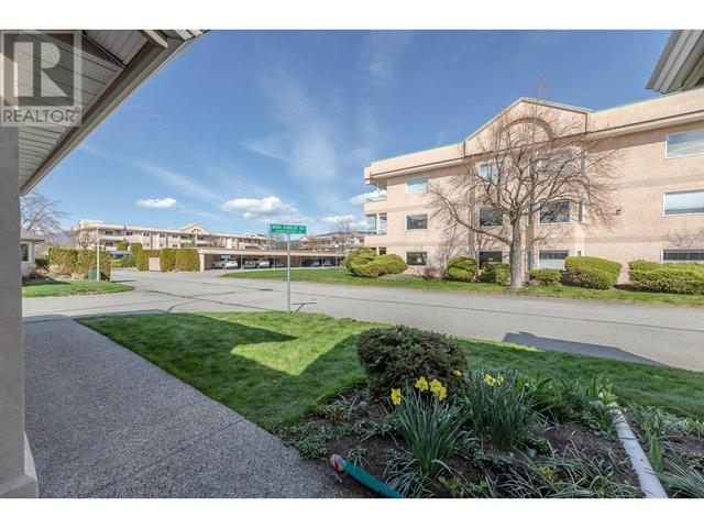 1 - 8700 Jubliee Road E, House attached with 2 bedrooms, 2 bathrooms and 1 parking in Summerland BC | Image 37