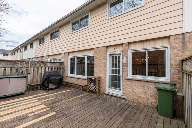 22 - 22 Nicklaus Dr, Townhouse with 3 bedrooms, 2 bathrooms and 3 parking in Hamilton ON | Image 25