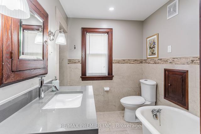 7961 Jane St, House detached with 4 bedrooms, 2 bathrooms and 10 parking in Vaughan ON | Image 11