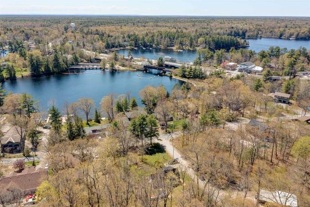 1043 Kitchener St, House detached with 3 bedrooms, 2 bathrooms and 4 parking in Muskoka Lakes ON | Image 35