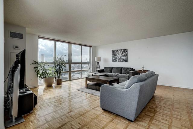 2205 - 3650 Kaneff Cres, Condo with 3 bedrooms, 2 bathrooms and 1 parking in Mississauga ON | Image 2