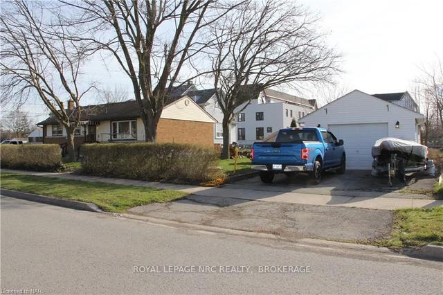 7274 Merritt Ave, House detached with 3 bedrooms, 2 bathrooms and 3 parking in Niagara Falls ON | Image 3