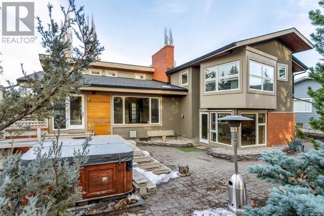 435 Wildwood Drive Sw, House detached with 3 bedrooms, 3 bathrooms and 4 parking in Calgary AB | Image 1