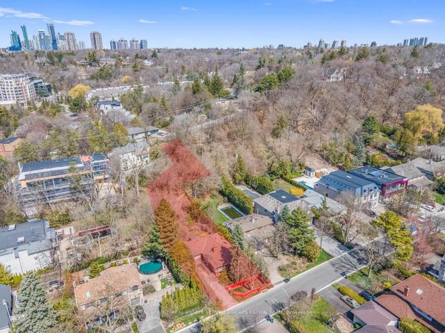 14 Brookfield Rd, House detached with 3 bedrooms, 1 bathrooms and 3 parking in Toronto ON | Image 8