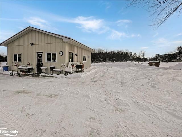316743 Highway 6, House detached with 3 bedrooms, 1 bathrooms and null parking in Chatsworth ON | Image 3
