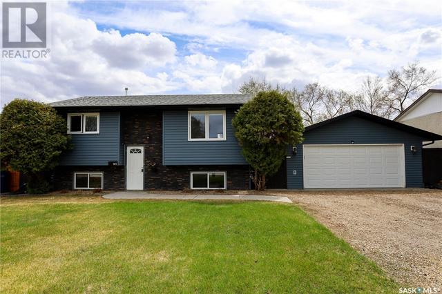 341 33rd Street, House detached with 3 bedrooms, 2 bathrooms and null parking in Battleford SK | Card Image