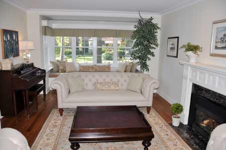 51 White Oak Blvd, House detached with 4 bedrooms, 4 bathrooms and 4 parking in Toronto ON | Image 2