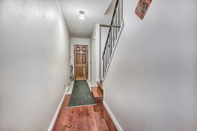 83 Elsa Vineway, Townhouse with 3 bedrooms, 2 bathrooms and 1 parking in Toronto ON | Image 4