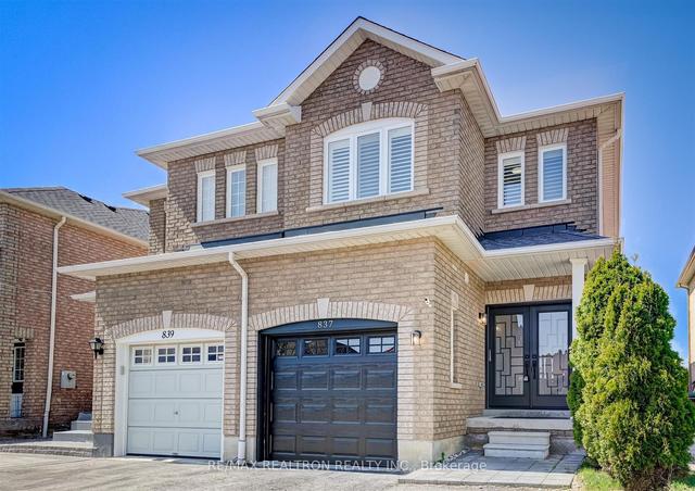 837 Genovese Pl, House semidetached with 3 bedrooms, 3 bathrooms and 5 parking in Mississauga ON | Image 1