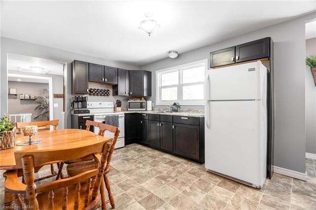 7261 Arkona Road, House detached with 2 bedrooms, 1 bathrooms and null parking in Lambton Shores ON | Image 16