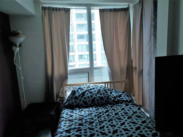 505 - 12 Yonge St, Condo with 2 bedrooms, 2 bathrooms and 1 parking in Toronto ON | Image 2