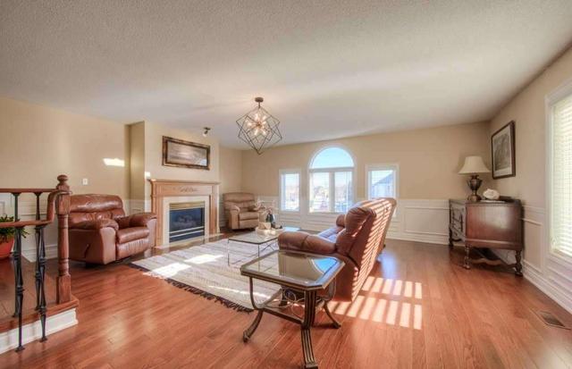 35 Strathroy Cres, House detached with 3 bedrooms, 4 bathrooms and 6 parking in Hamilton ON | Image 9
