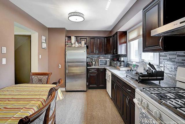 20 Crow Tr, House detached with 3 bedrooms, 3 bathrooms and 2 parking in Toronto ON | Image 7