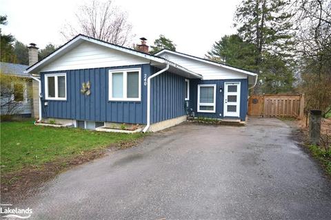 240 Muskoka Beach Road, House detached with 3 bedrooms, 1 bathrooms and 5 parking in Gravenhurst ON | Card Image