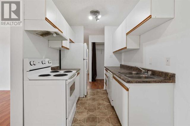 306, - 114 Mount Pleasant Drive, Condo with 2 bedrooms, 1 bathrooms and 1 parking in Camrose AB | Image 2