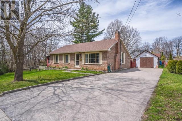 586 7th Street E, House detached with 3 bedrooms, 2 bathrooms and 5 parking in Owen Sound ON | Card Image