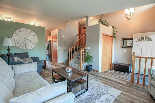 18 Eakins Crescent, House detached with 5 bedrooms, 3 bathrooms and 2 parking in Red Deer AB | Image 5