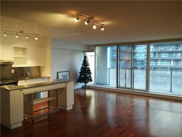 1050 - 111 Elizabeth St, Condo with 2 bedrooms, 2 bathrooms and 1 parking in Toronto ON | Image 8
