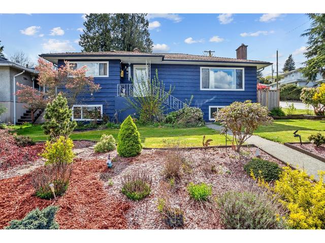 916 Lee Street, House detached with 4 bedrooms, 2 bathrooms and null parking in New Westminster BC | Card Image