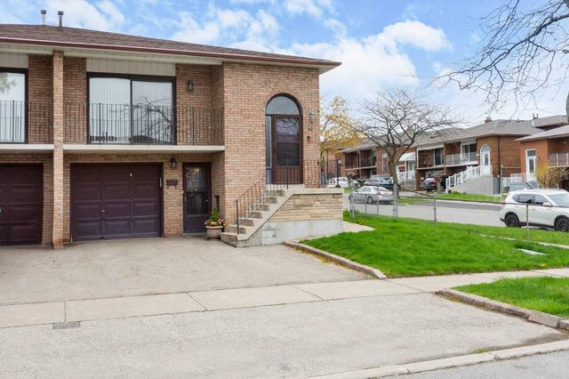 42 Flagstick Crt, House semidetached with 3 bedrooms, 2 bathrooms and 3 parking in Toronto ON | Image 12