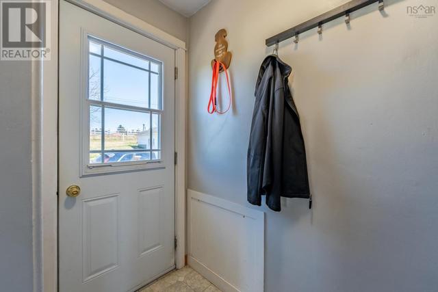 43 Belle Vue St, House detached with 5 bedrooms, 1 bathrooms and null parking in Clare NS | Image 13