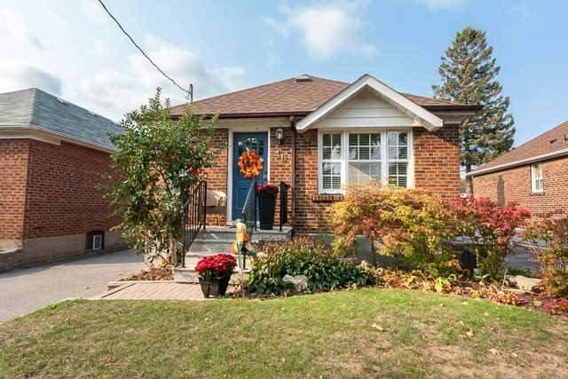 46 Rothsay Ave, House detached with 2 bedrooms, 2 bathrooms and 4 parking in Toronto ON | Image 1