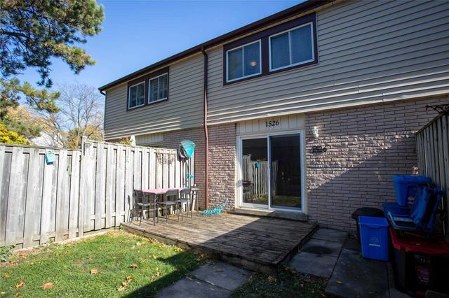 1526 Garth St, Townhouse with 3 bedrooms, 2 bathrooms and 1 parking in Hamilton ON | Image 32