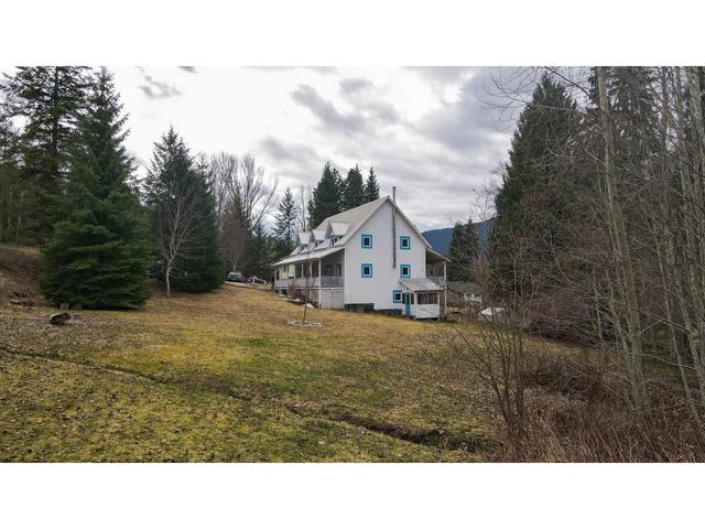 6685 Highway 6, House detached with 5 bedrooms, 3 bathrooms and null parking in Central Kootenay H BC | Image 49
