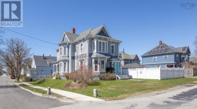 52 Park Street, House detached with 4 bedrooms, 1 bathrooms and null parking in Yarmouth NS | Image 1