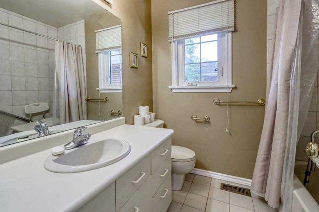 24 Trophy Dr, House detached with 3 bedrooms, 2 bathrooms and 5 parking in Toronto ON | Image 7