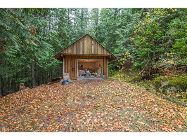 2197 Highway 3, House detached with 2 bedrooms, 2 bathrooms and 4 parking in Central Kootenay C BC | Image 54