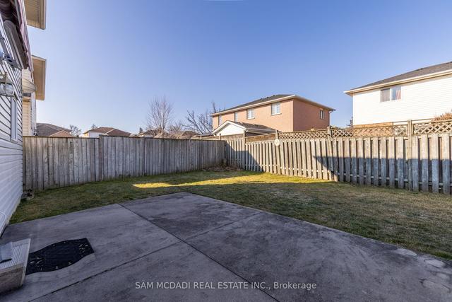 34 Massena Dr, House detached with 4 bedrooms, 2 bathrooms and 5 parking in Hamilton ON | Image 17