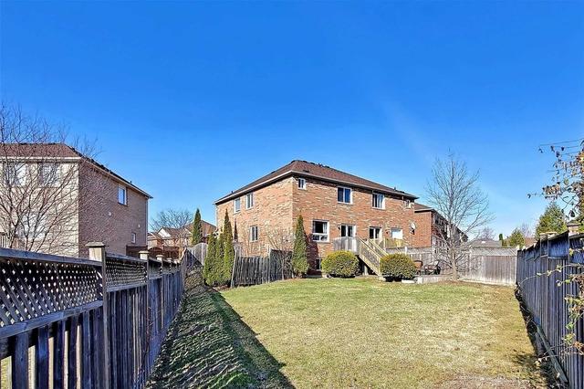 890 Oaktree Cres, House semidetached with 3 bedrooms, 4 bathrooms and 5 parking in Newmarket ON | Image 15