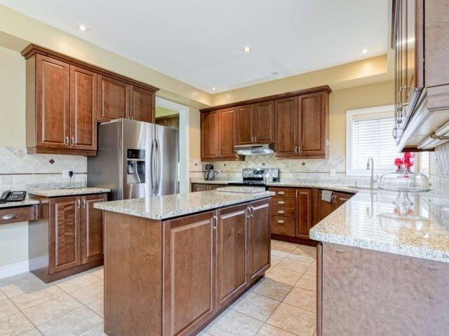 65 Freshspring Dr, House detached with 5 bedrooms, 5 bathrooms and 4 parking in Brampton ON | Image 1