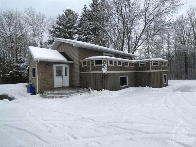 5066 Rideau River Road, House detached with 4 bedrooms, 1 bathrooms and 13 parking in North Grenville ON | Image 2